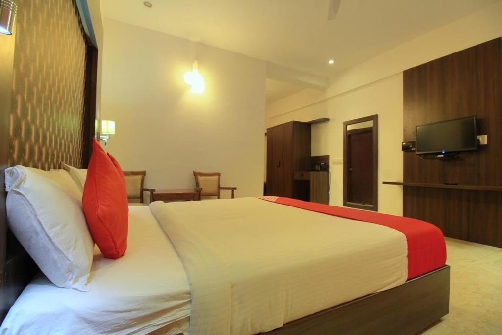 Grand Milestone Hotel Mysore Esterno foto